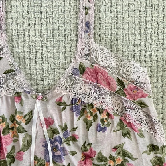 VINTAGE 90’s Floral Print Tank Top - Picture 3 of 5